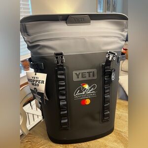 YETI Hopper M20 Insulated Soft Cooler Bag - Black/Grey